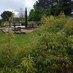 Dans Un Ecrin De Verdure Bed & Breakfast