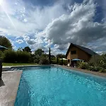 Dans Un Ecrin De Verdure Bed & Breakfast