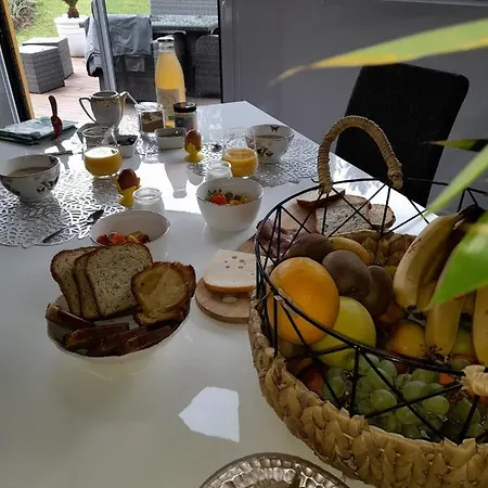 Dans Un Ecrin De Verdure