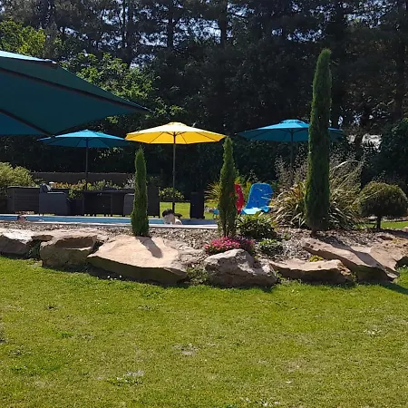 Dans Un Ecrin De Verdure 3*