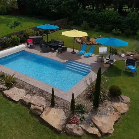 Dans Un Ecrin De Verdure 3*