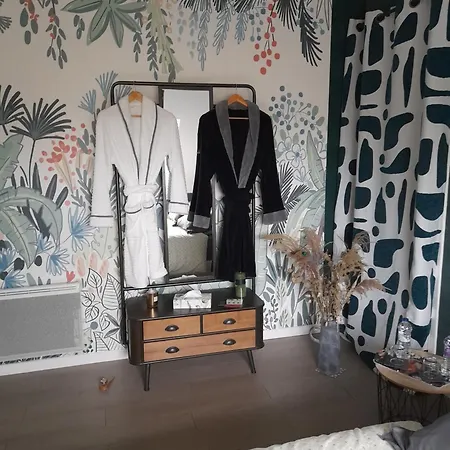 Dans Un Ecrin De Verdure 3*