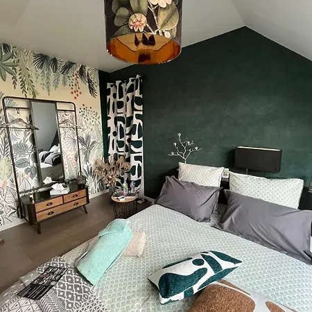 לינה וארוחת בוקר Dans Un Ecrin De Verdure Angrie