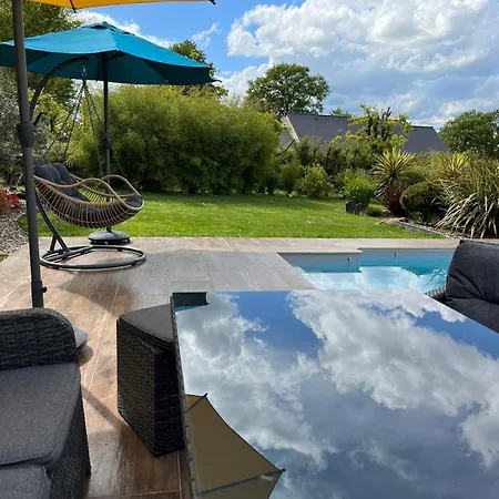 Dans Un Ecrin De Verdure 3*