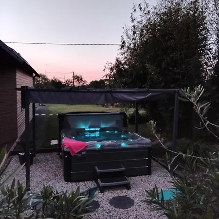 לינה וארוחת בוקר Dans Un Ecrin De Verdure Angrie