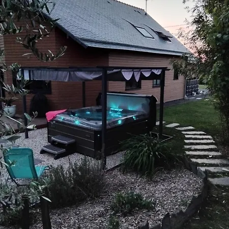 Dans Un Ecrin De Verdure 3*