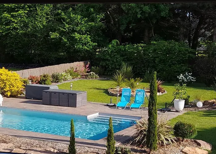 Dans Un Ecrin De Verdure Bed and Breakfast