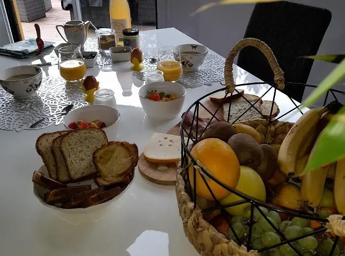 Dans Un Ecrin De Verdure