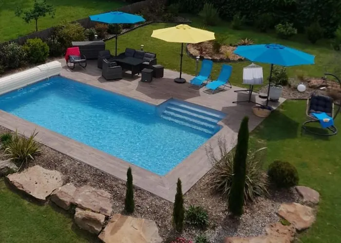 Dans Un Ecrin De Verdure 3*