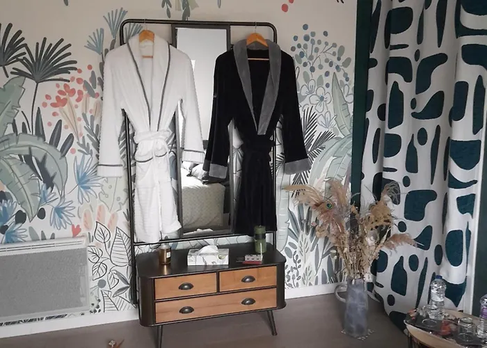 Dans Un Ecrin De Verdure 3*