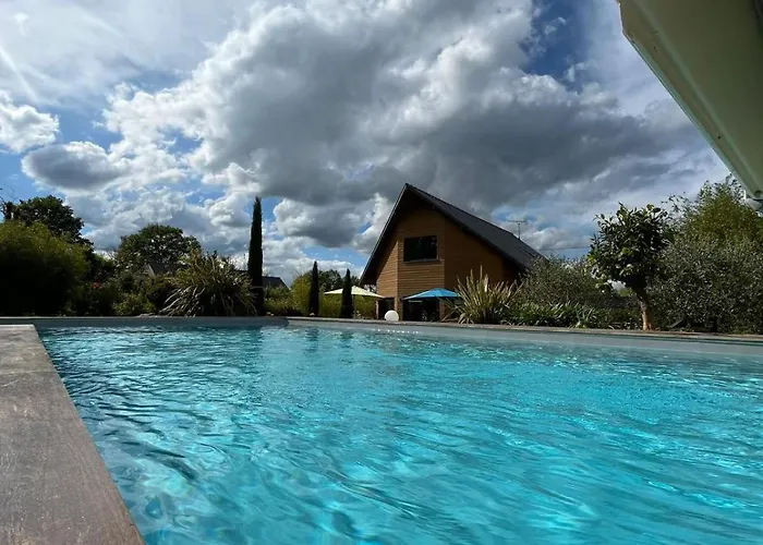 Dans Un Ecrin De Verdure 3*