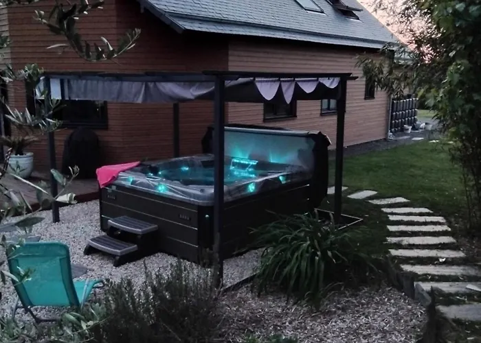 Dans Un Ecrin De Verdure 3*